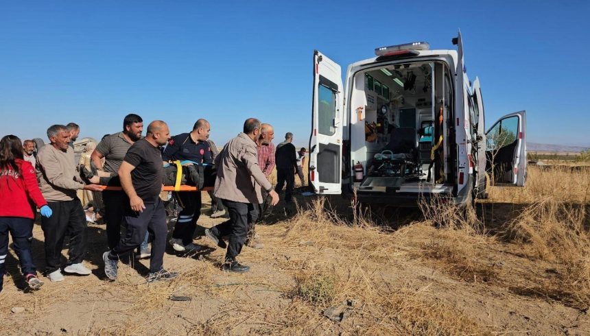 Düğün konvoyunda feci kaza: 4 yaralı 71 dugun konvoyunda feci kaza 4 yarali 2u8nym4y