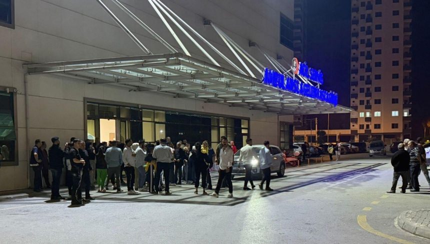 Düğün salonu önünde babasıyla tartışanlara ateş etti: 5 yaralı 71 dugun salonu onunde babasiyla tartisanlara ates etti 5 yarali nBnQYrH8