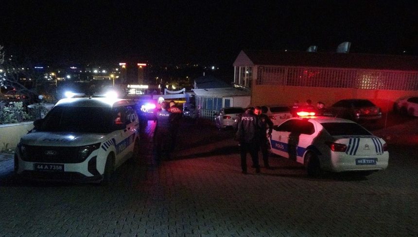 Düğün salonunda silahlı atak: 4 yaralı 71 dugun salonunda silahli atak 4 yarali zKM1TbYs