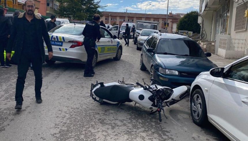 Dur ihtarına uymadı, 2 polis yaralandı 71 dur ihtarina uymadi 2 polis yaralandi AusSF7lr