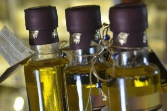 ece eyyupoglu zeytinyagi olumsuz agacin sivi altini 33JIUC9z