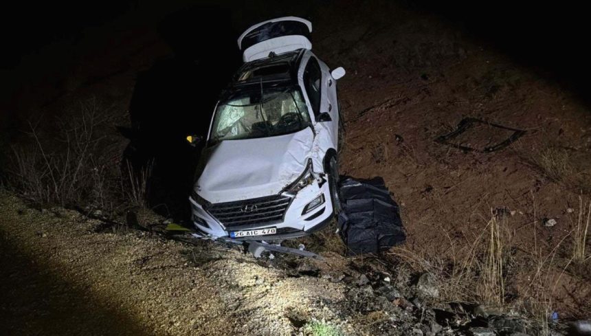 Ehliyetsiz şoförün kullandığı araba takla attı: 1 meyyit, 4 yaralı 71 ehliyetsiz soforun kullandigi araba takla atti 1 meyyit 4 yarali 42VyPNe2