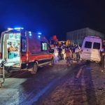 emekci servisi ile traktor carpisti 14 kisi yaralandi NANInNay