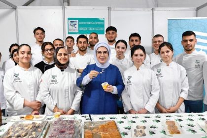 emine erdogan 5 rize gastronomi gunleri aktifliklerine katildi 5IrdtUHL