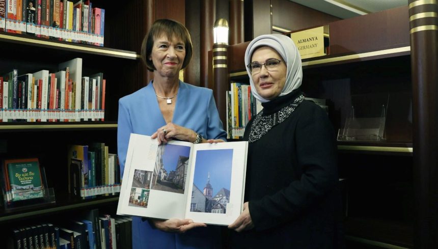 Emine Erdoğan ve Almanya Başbakanı'nın eşi Merz'den Millet Kütüphanesi'ne ziyaret 71 emine erdogan ve almanya basbakaninin esi merzden millet kutuphanesine ziyaret qEe1e18R