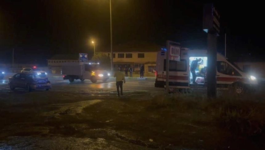 Erzincan'da yolcu otobüsü ile araba çarpıştı: 1 yaralı 71 erzincanda yolcu otobusu ile araba carpisti 1 yarali lU48yk94