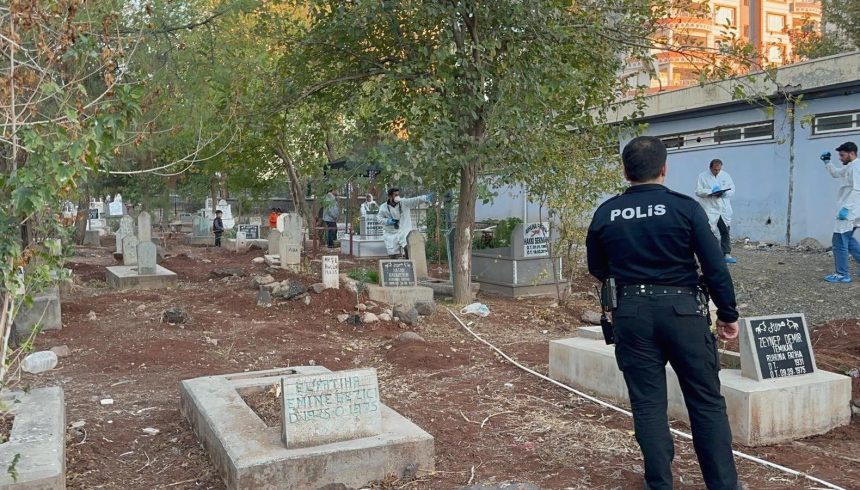 esinin kabrini ziyarete geldi mezarlikta bebek cesedibuldu 2vGI9D9E