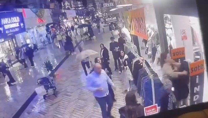 Etek giyen üniversite öğrencisine hücum: Gözaltına alındı 71 etek giyen universite ogrencisine hucum gozaltina alindi OvOWB9PL