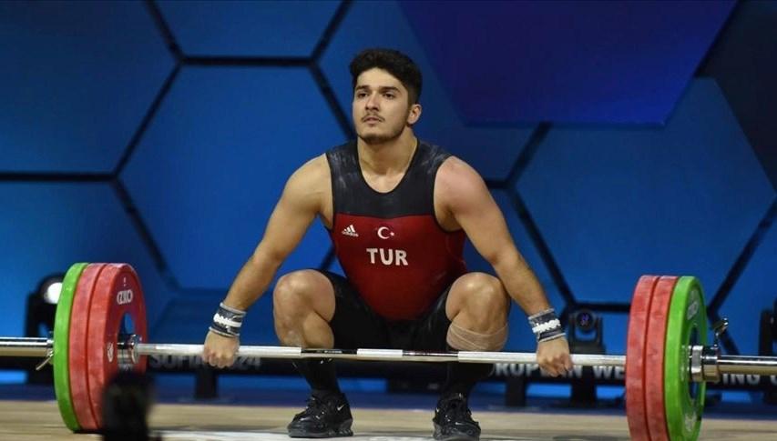 Furkan Özbek, rekor kırarak dünya şampiyonu oldu 71 furkan ozbek rekor kirarak dunya sampiyonu oldu pdtYp13z