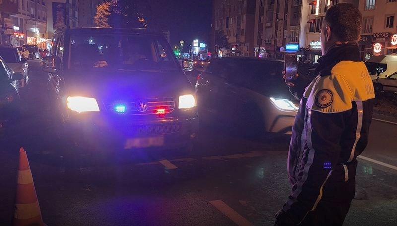 Geçersiz çakarlı araçla karakola gitti: Üstelik ehliyetsiz 71 gecersiz cakarli aracla karakola gitti ustelik ehliyetsiz N5rpn3li