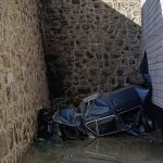 gumushanede araba istinat duvarini asip otoparka dustu T2FVCccp