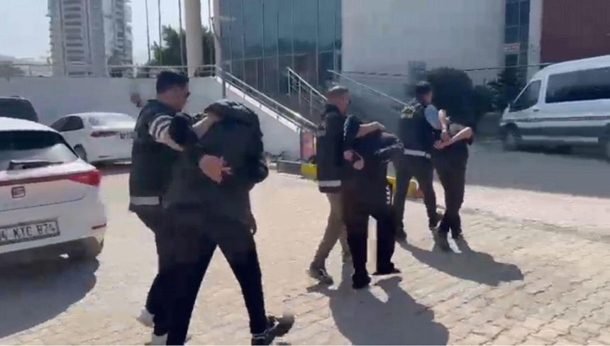 Hatay'da aranıyorlardı: Adana'da yakalandılar 71 hatayda araniyorlardi adanada yakalandilar lGZZuFBG