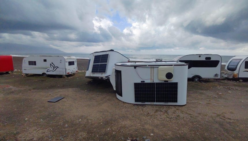 Hatay'da caddeleri su bastı: Kıyıdaki karavanlar devrildi 71 hatayda caddeleri su basti kiyidaki karavanlar devrildi MwCpGnQN