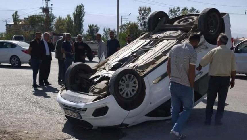 Iğdır'da kaza: Araçlardan biri aykırı döndü, iki kişi yaralandı 71 igdirda kaza araclardan biri aykiri dondu iki kisi yaralandi qeOQJY3u