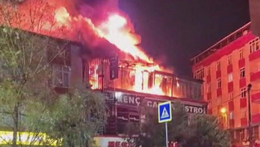 İstanbul'da gece yarısı yangın paniği 71 istanbulda gece yarisi yangin panigi ssxVXrXd