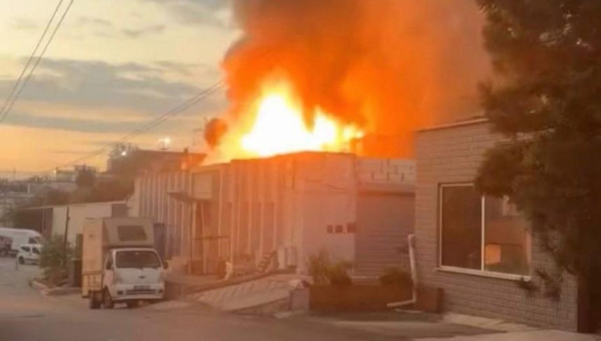 istanbulda mobilya imalathanesinde yangin EEbgvn91