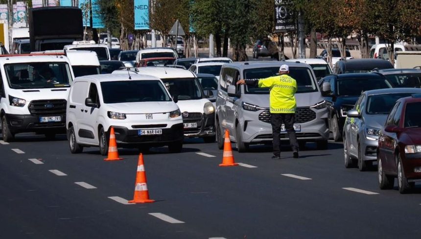 İstanbullular dikkat! Bu yollar yarın sabah 05.45'te trafiğe kapanacak 71 istanbullular dikkat bu yollar yarin sabah 0545te trafige kapanacak qvsRKlXp