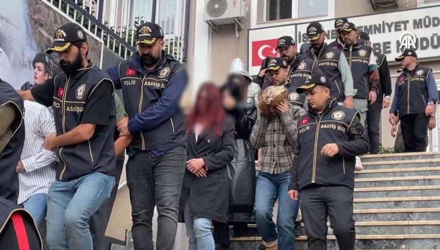 İstanbul'un 15 ilçesine ahlak polisinden baskın 71 istanbulun 15 ilcesine ahlak polisinden baskin iKKYvGh6