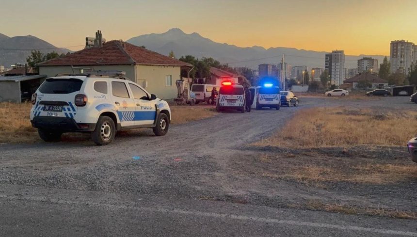 kar maskeli saldirganlar baba ve oglunu vurdu g1KUEY7t