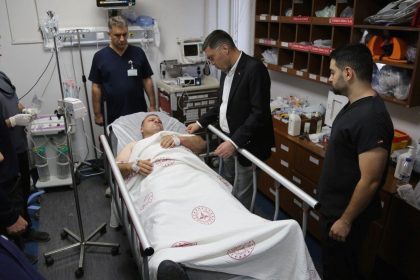 karakol onunde polise bicakli akin FQfcwGm1