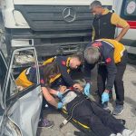 kavsakta tir ve araba kazasi Jy8AQjRa