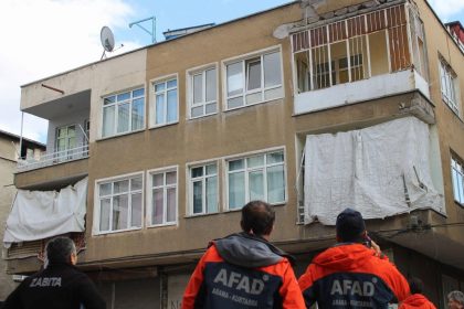 kayseride 3 katli bina yikilma tehlikesi nedeniyle bosaltildi SKVz3xff