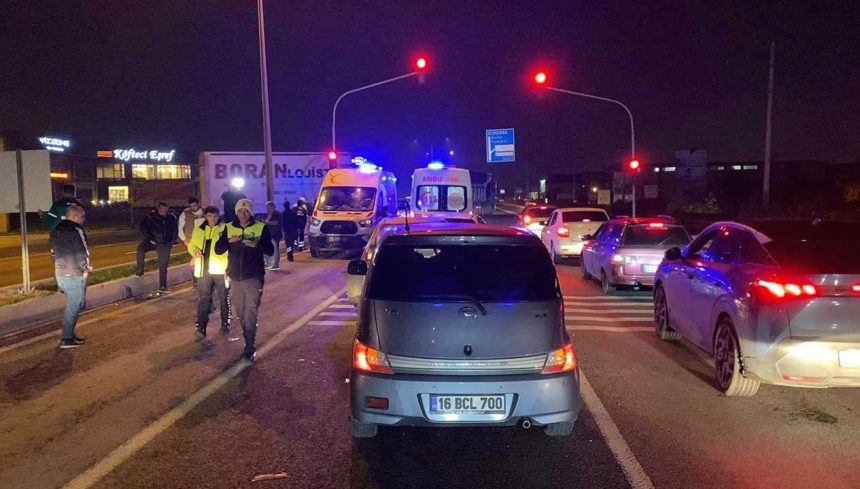 kirmizi isikta zincirleme kaza 2si cocuk 5 yarali HZaXm7Xy