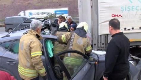 kuzey marmara otoyolunda araba tirin altinda kaldi mPvyFwgW
