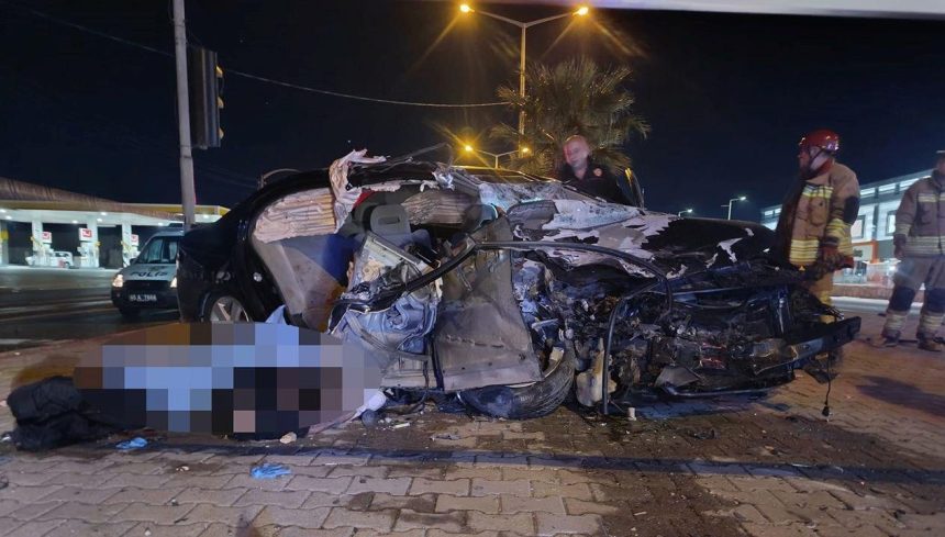 manisada feci kaza 1olu 3 yarali vlWbPX5c