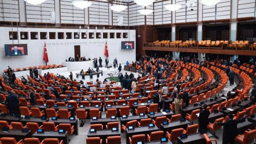 mecliste ozgurluk filosu krizi turk milletvekilleri alikonuldu eEAA9SuT