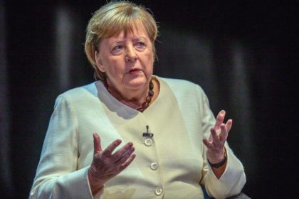 merkelden afdye sert elestiri LVQGrRV8