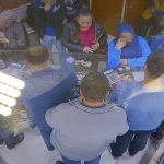 musteri uzere girdi kolundaki duzmece bilezikleri gercekleri ile degistirip kacti 3kYwmNRG