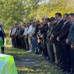 pazardan mezara 3 kardes ve enisteleri yan yana defnedildi AtV1xuDp