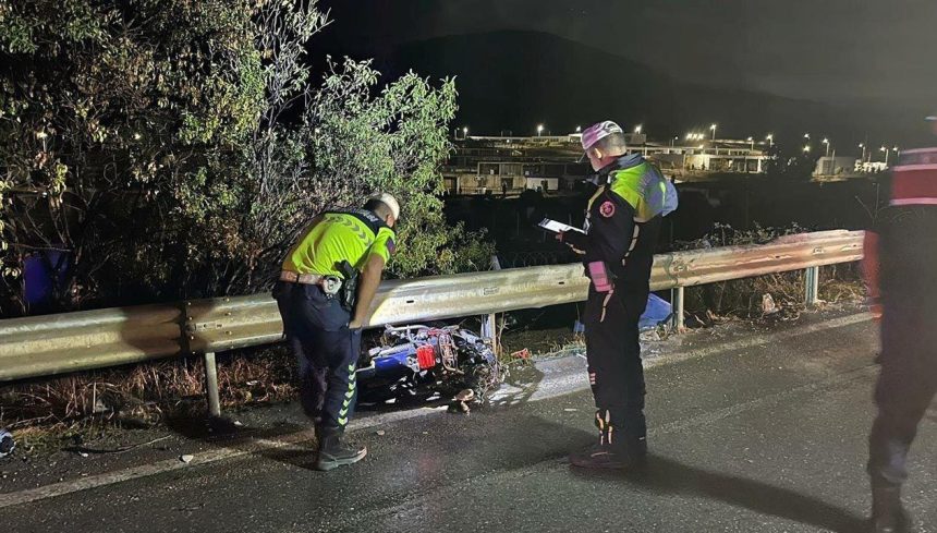 Pikap elektrikli bisiklete çarptı: 1 meyyit, 1 yaralı 71 pikap elektrikli bisiklete carpti 1 meyyit 1 yarali 1CIGRIVa