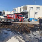 saman balyalasi yuklu traktor alev aldi 8NtKdMOP