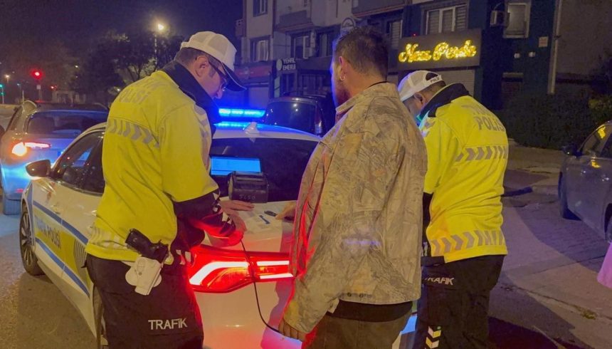 sirket araciyla alkollu yakalandi polisi sucladi UbFeUEh5