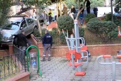 sislide cocuk parkinda faciadan donuldu 9mtdgFWe