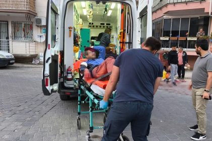 sokak ortasinda agabeyini bicakladi sonra konuta geri dondu bsuWJnmb