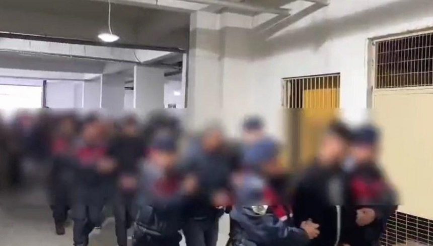 Soma'da tefecilik operasyonu: 14 tutuklama 71 somada tefecilik operasyonu 14 tutuklama PXmVyc7Y