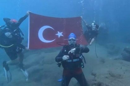 su altindaisaret lisaniyla istiklal marsi okudular Wc8EzVVB