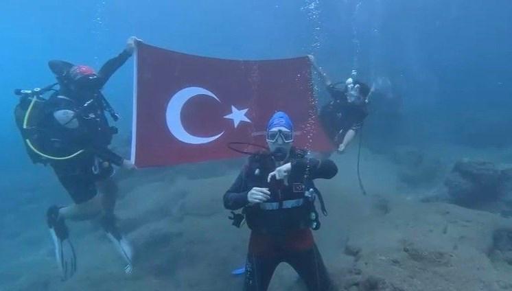 Su altında işaret lisanıyla İstiklal Marşı okudular 71 su altindaisaret lisaniyla istiklal marsi okudular Wc8EzVVB