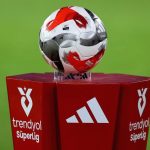 super ligde 10 hafta heyecani galatasaray ve besiktas tipki gun oynayacak AL9v7X9r