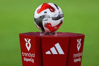 super ligde 10 hafta heyecani galatasaray ve besiktas tipki gun oynayacak AL9v7X9r