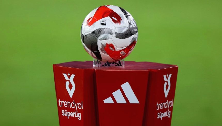 super ligde 10 hafta heyecani galatasaray ve besiktas tipki gun oynayacak AL9v7X9r