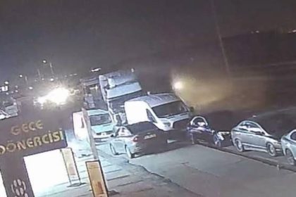 surucu oksuruk krizine girdi tir ile 5 araca carpti FJnHltz4