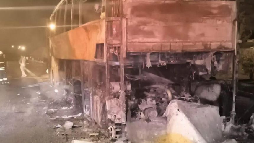 tag otoyolunda yolcu otobusu alev aldi arac kullanilamaz hale geldi KTsec5PG