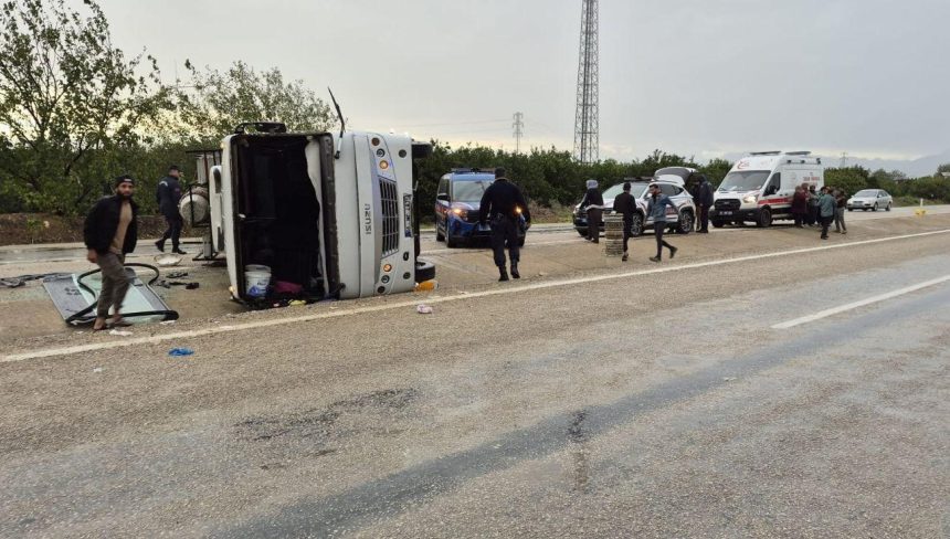 tarim calisanlarini tasiyan midibus devrildi11 yarali VJ5HR4wX