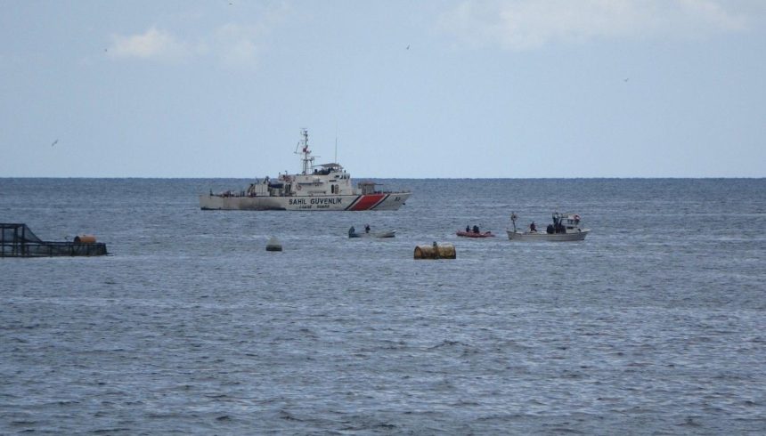 terk edilmis teknesi bulundu balikci icin arama calismalari baslatildi ZGdckH5s