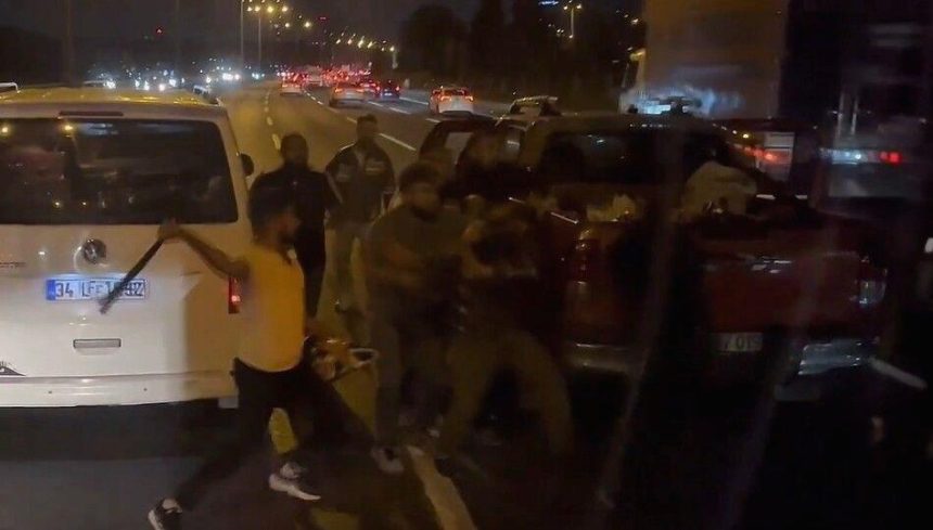 trafikte elektrikli testereli arbede v2sILikK