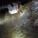 ucurumun ortasinda mahsur kalan kopege itfaiye yetisti CMWsvJAI